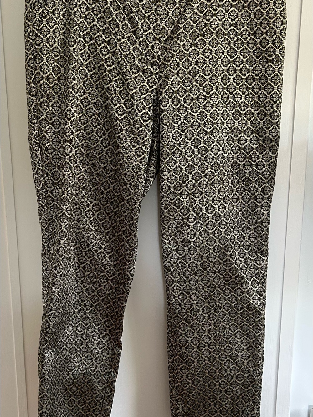Ann Taylor Factory Black & Gold Cropped Patterned Pants